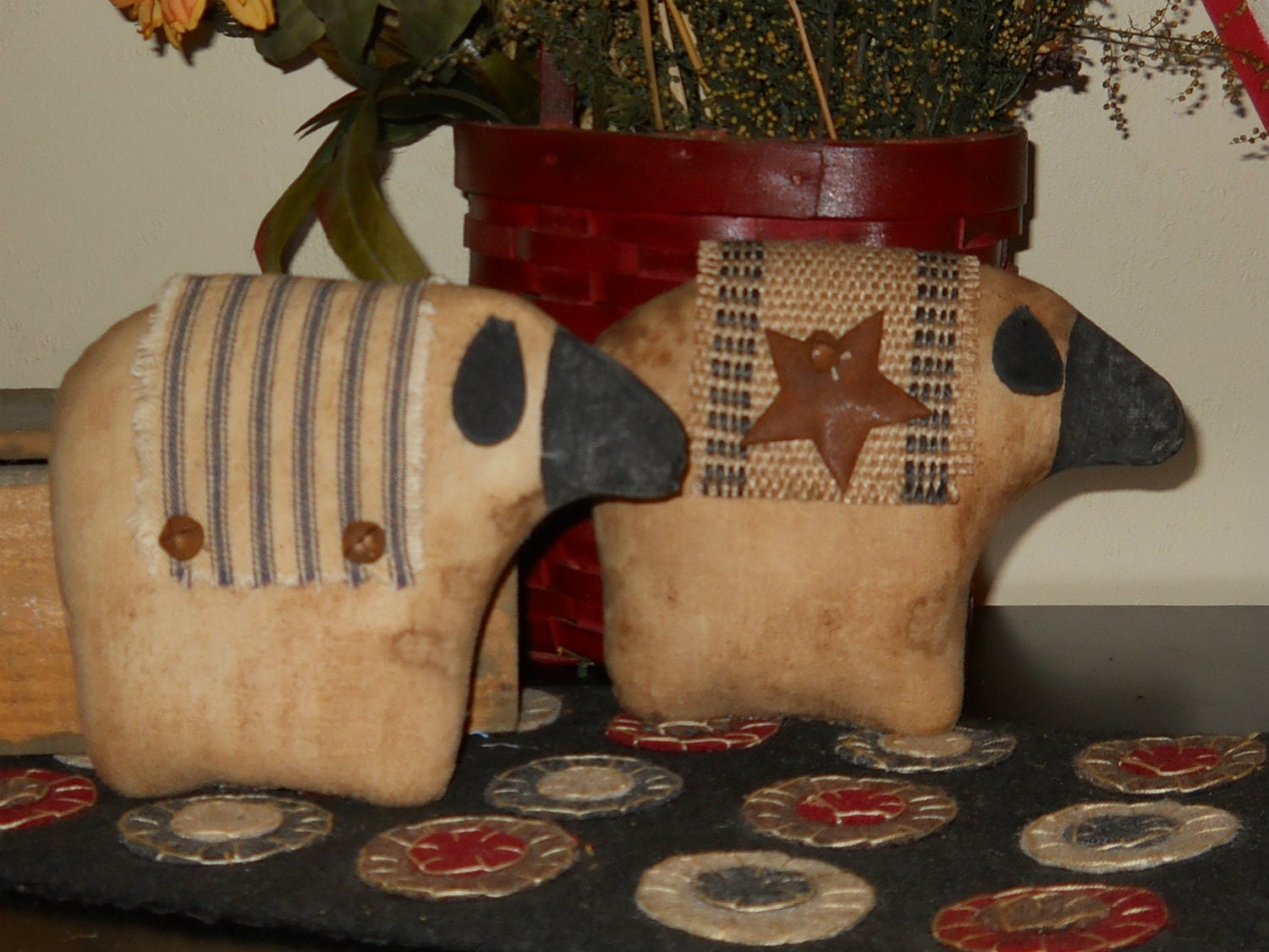 Set of two Sheep tucks Primitive