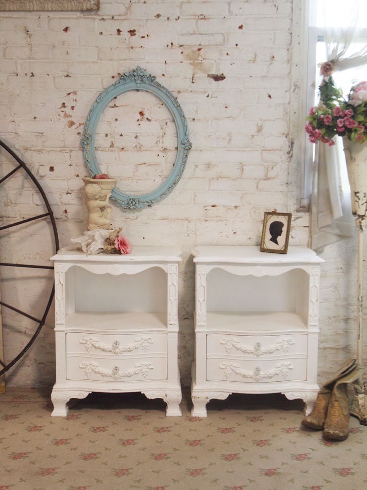 Painted Cottage Chic Pair of Shabby White Romantic French Night Table NT136