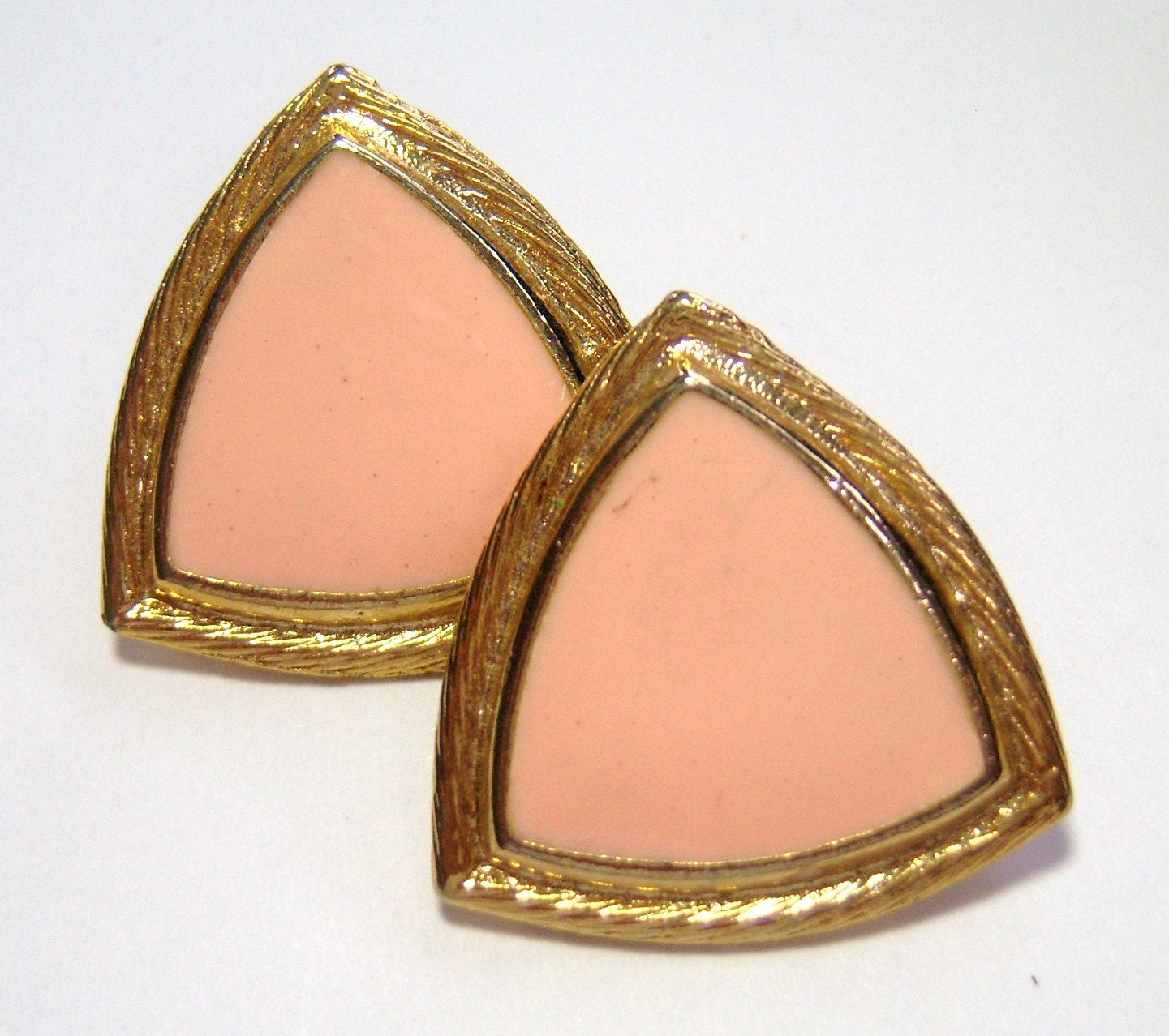 vintage gold tone triangle with pinkish center pierced earrings O