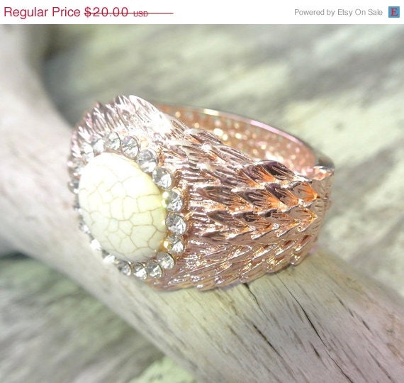 Memorial Day Sale Vintage bracelet, 80's costume jewelry bangle, funky retro cuff, women's jewelry, rose gold style, feather look, true reb