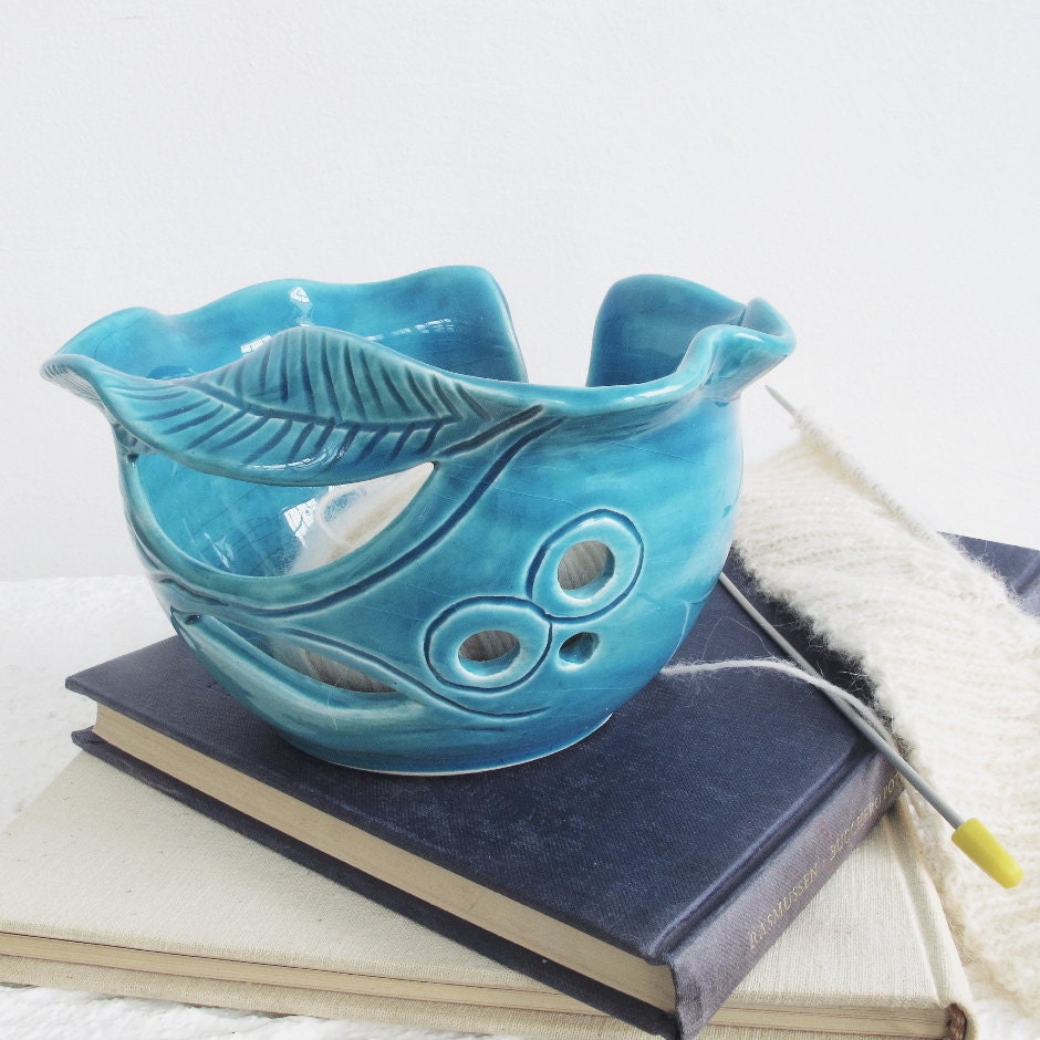 Yarn bowl, KNITTING Bowl, Robin's egg yarn holder, turquoise, Crochet, ceramic, Wave twisted leaves