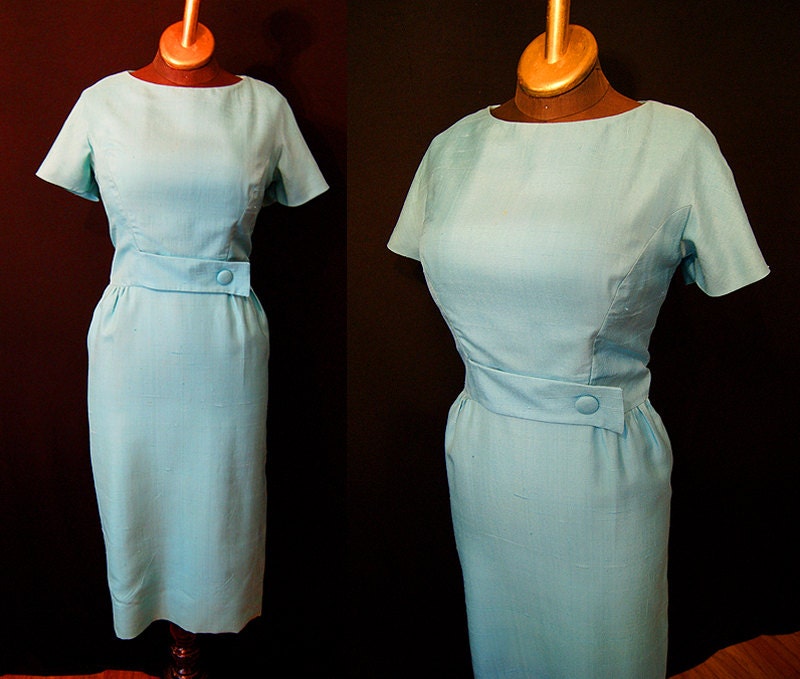 Chic 1950's turquoise linen wiggle dress with cute button waist detail vlv curvy pin up girl - size Medium