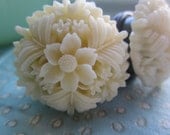 Flower Plugs - Cream Flowers- Pick Your Size