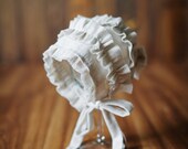 GWEN- Ruffled. Linen. Newborn Fabric Bonnet. Vintage Style. Baby Girl. Photograhy Prop.