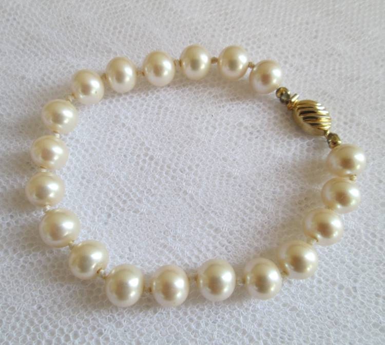 Vintage Marvella Knotted Pearl Bracelet