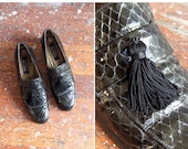 25% OFF STOREWIDE SALE Sale / Vintage 1980s Weitzman patent leather shoes with tassle details//////9