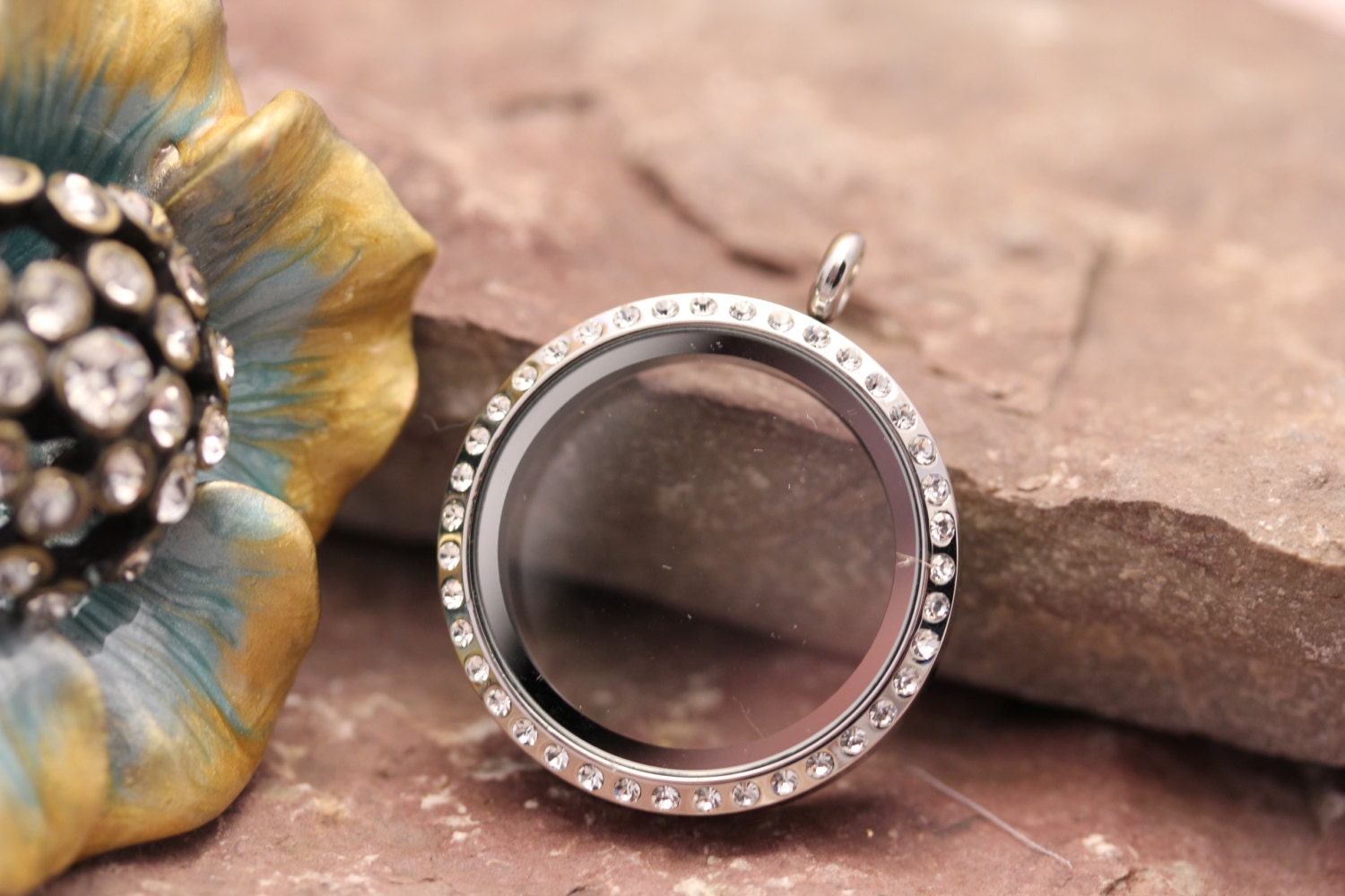 GLASS MEMORY LOCKETs for floating charms - locket only screw down closure-   Large CIRCLE 30mm round with crystals - exciting new addition