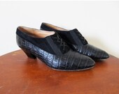 vintage 1980s shoes // leather booties // black // suede // heel // size 9