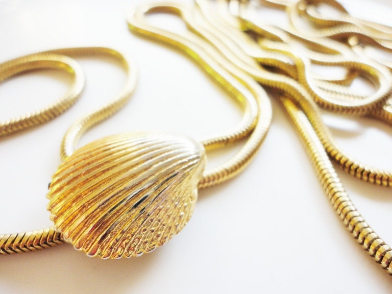 very very long adjustable lenght snake chain necklace with golden seashell