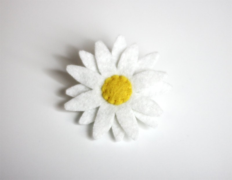 Spring Daisy - Felt Flower Brooch Pin - White Flower