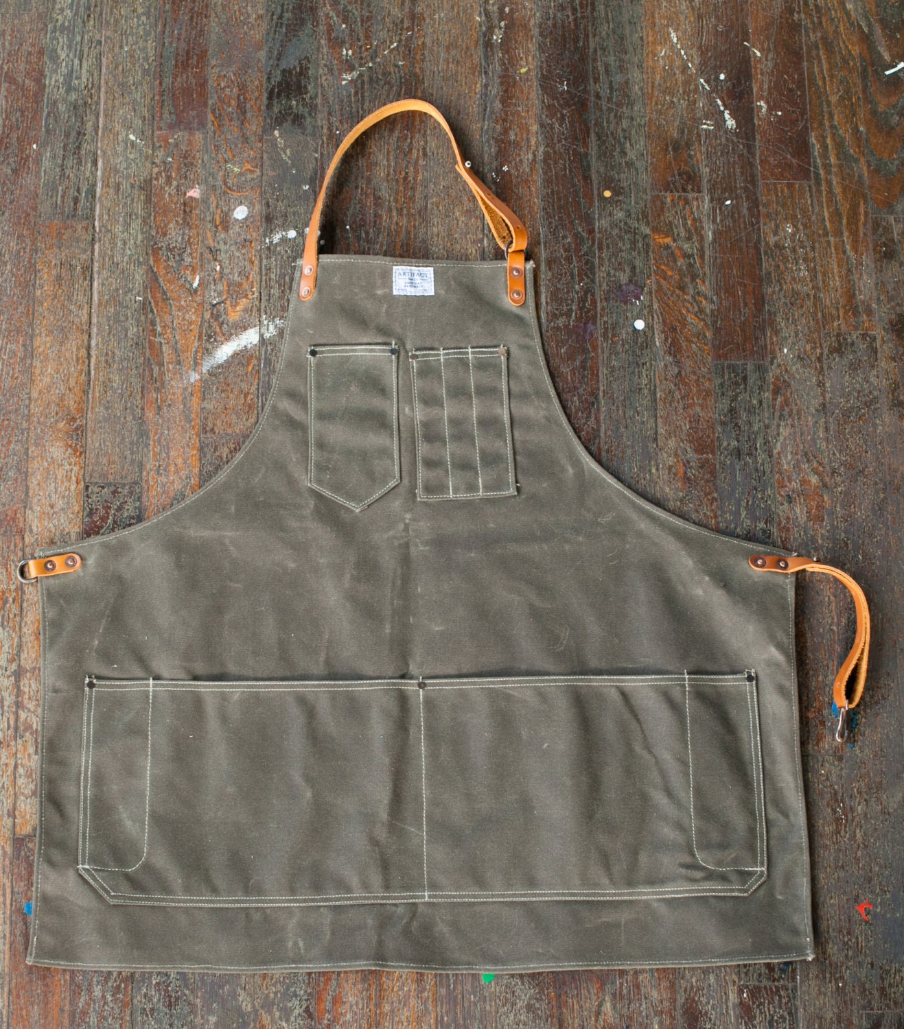 No. 325 Artisan Apron in Olive Waxed Canvas & Saddle Horween Leather