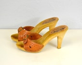 Vintage Platform Sandals / 1970s/  High Heels / Leather /  5
