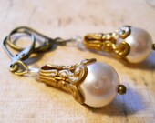 Vintage Style Gold Earrings, Gold Dangling Earrings, Dangling Gold Earrings, Gold Dangle Earrings, Gold Pearl Earrings, Jewlery, Earrings