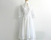 1970s Gunne Sax Dress / white summer dress / tiered dress / prairie dress / country wedding dress / small medium