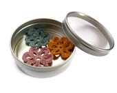 Magnet Crochet Flower Blue Yellow Pink Pastels Home Decor Wedding Favor Tin