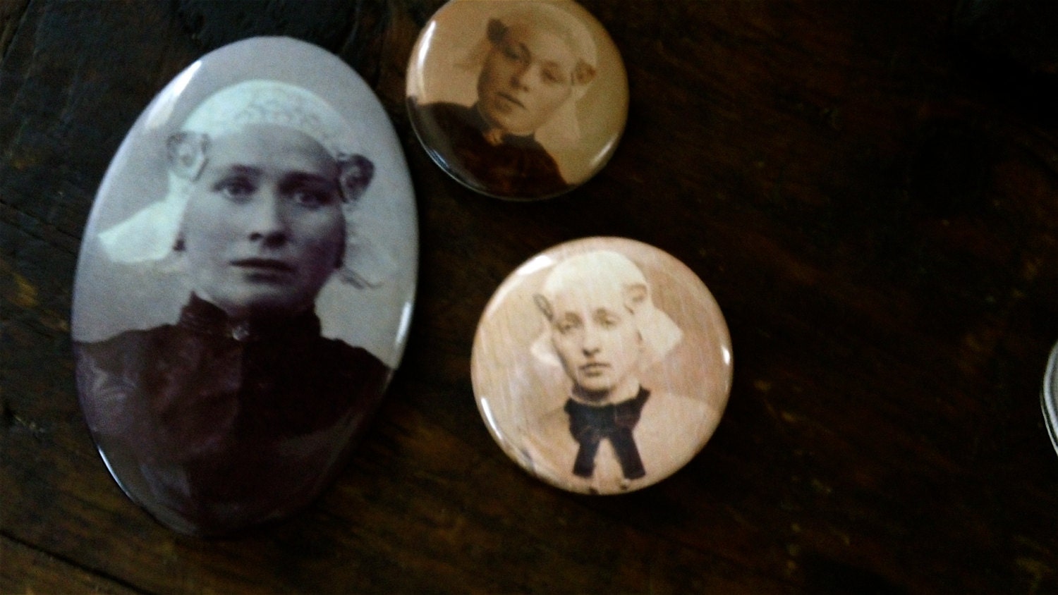 photo button badge pins - art and jewelry making