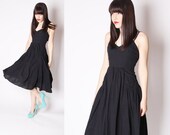 1950s Little Black Vintage Dress / LBD Dress / Black 50s Cotton Dress / 1950s Black Dresses / Sweetheart Neckline / 2201