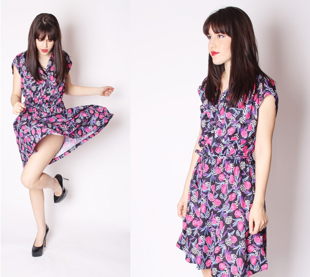 Vintage Short 70s Tulip Floral Flirty Day Dress / Short Floral Dress / Vintage Dresses / Short Summer Dresses / 2250