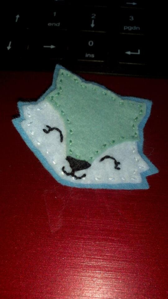 Araminta the Happy Fox Brooch
