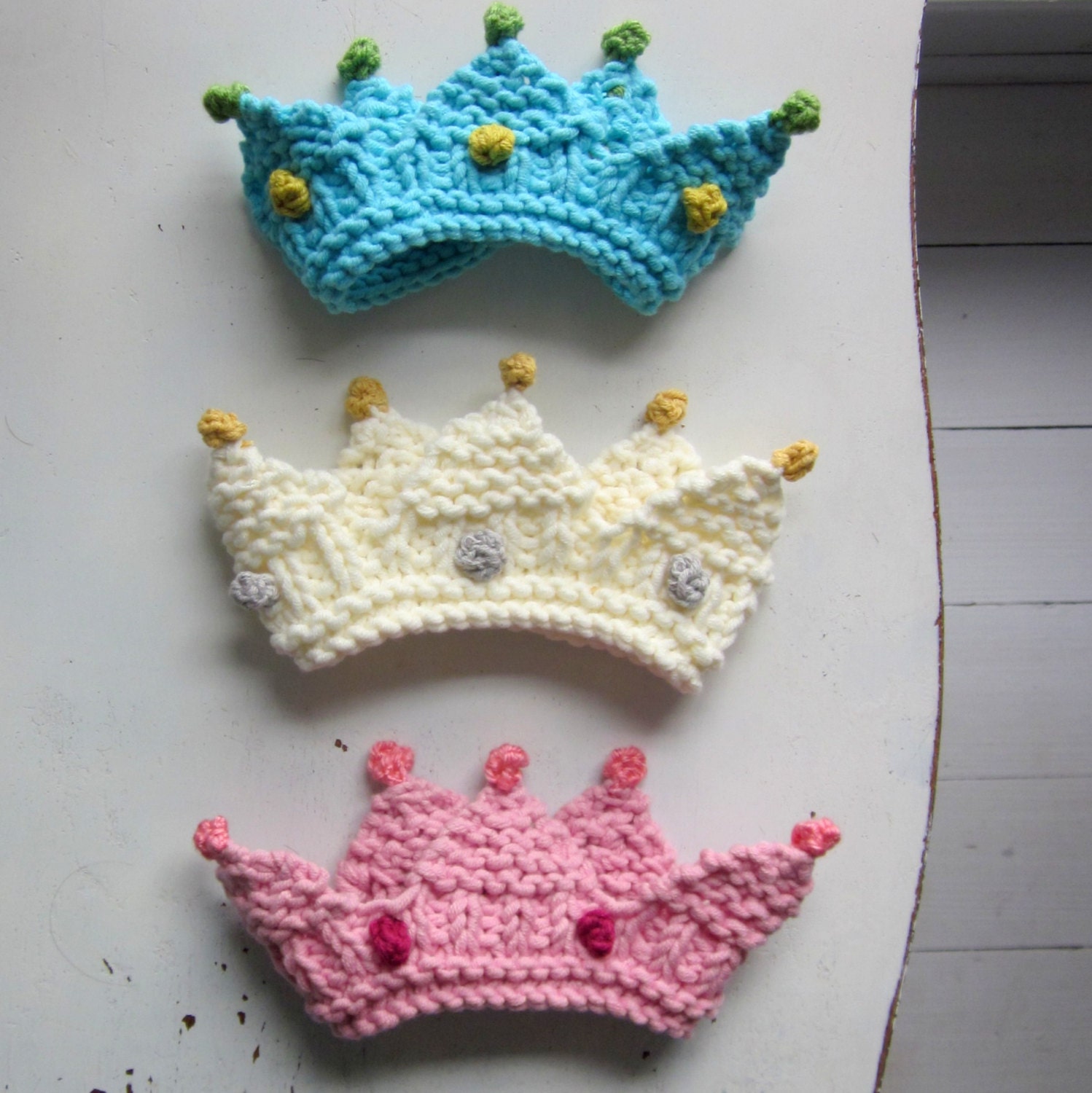 Royal Baby Crown Knitting Pattern, photo prop, bulky yarn, quick knitting pattern