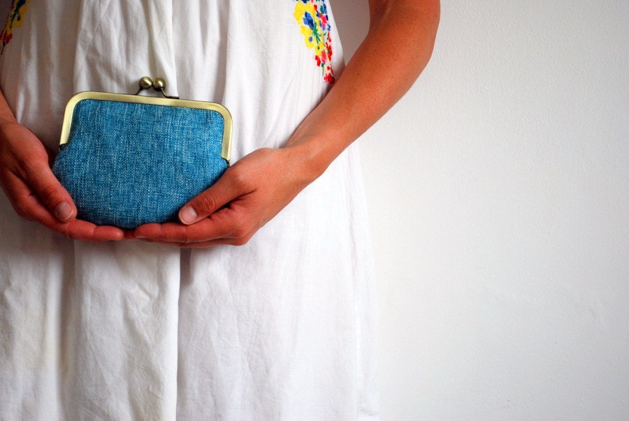 blue coin purse. small wallet, kisslock wallet. kisslock purse. blue bag. blue purse. summer purse. blue pouch