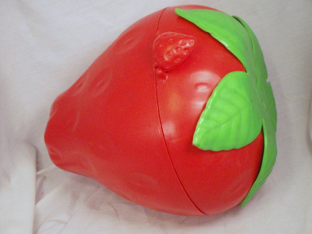 Strawberry Shortcake Giant Strawberry Carry Case Playset