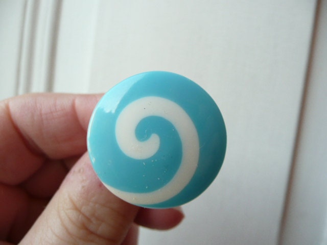 Axelle cocktail ring - delicious sky blue and white swirly plastic disc - eco friendly repurposed vintage