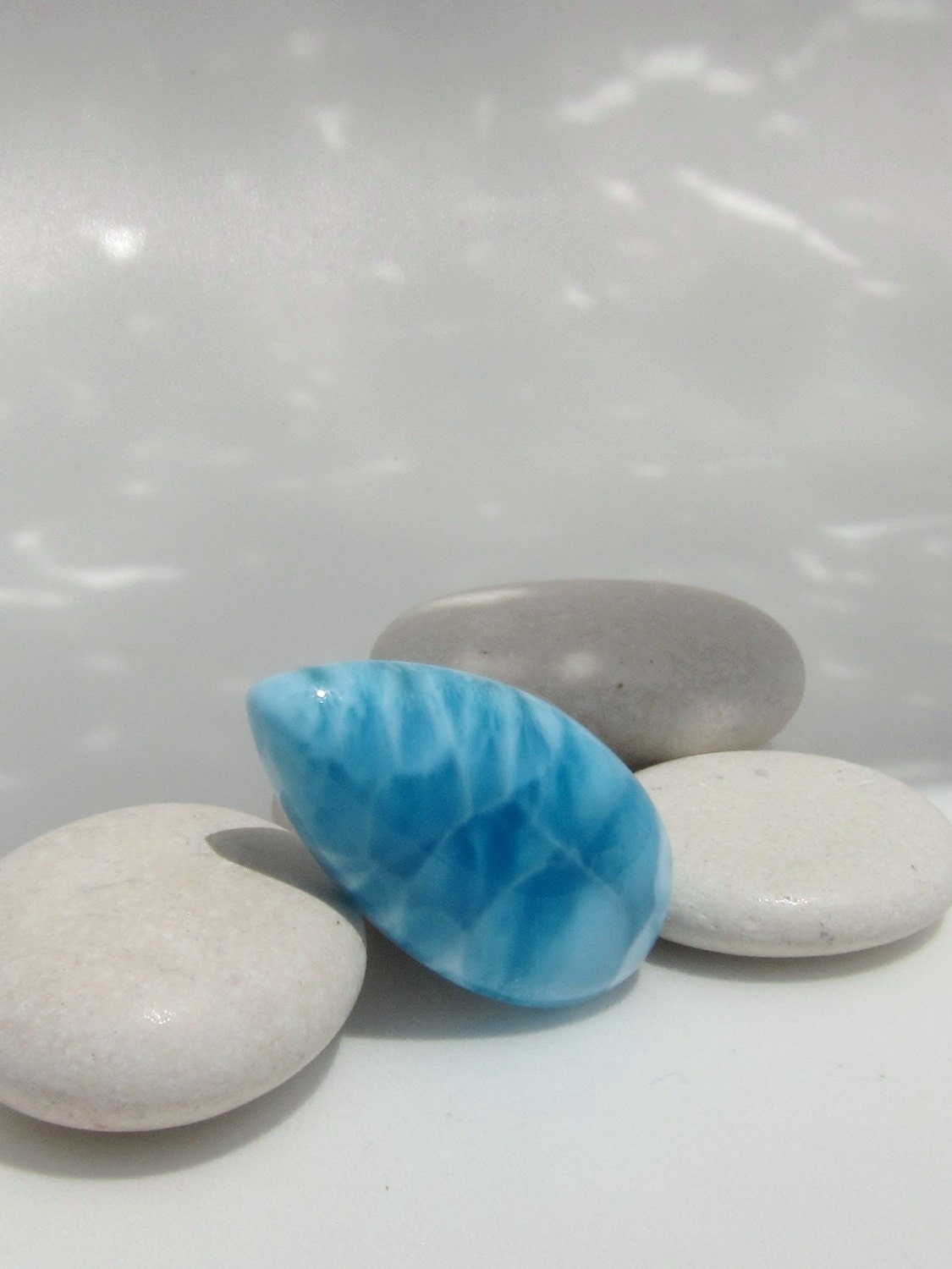 Larimar turtleback cabochon, striking turquoise snake skin Larimar AAA teardrop - 47.5 ct