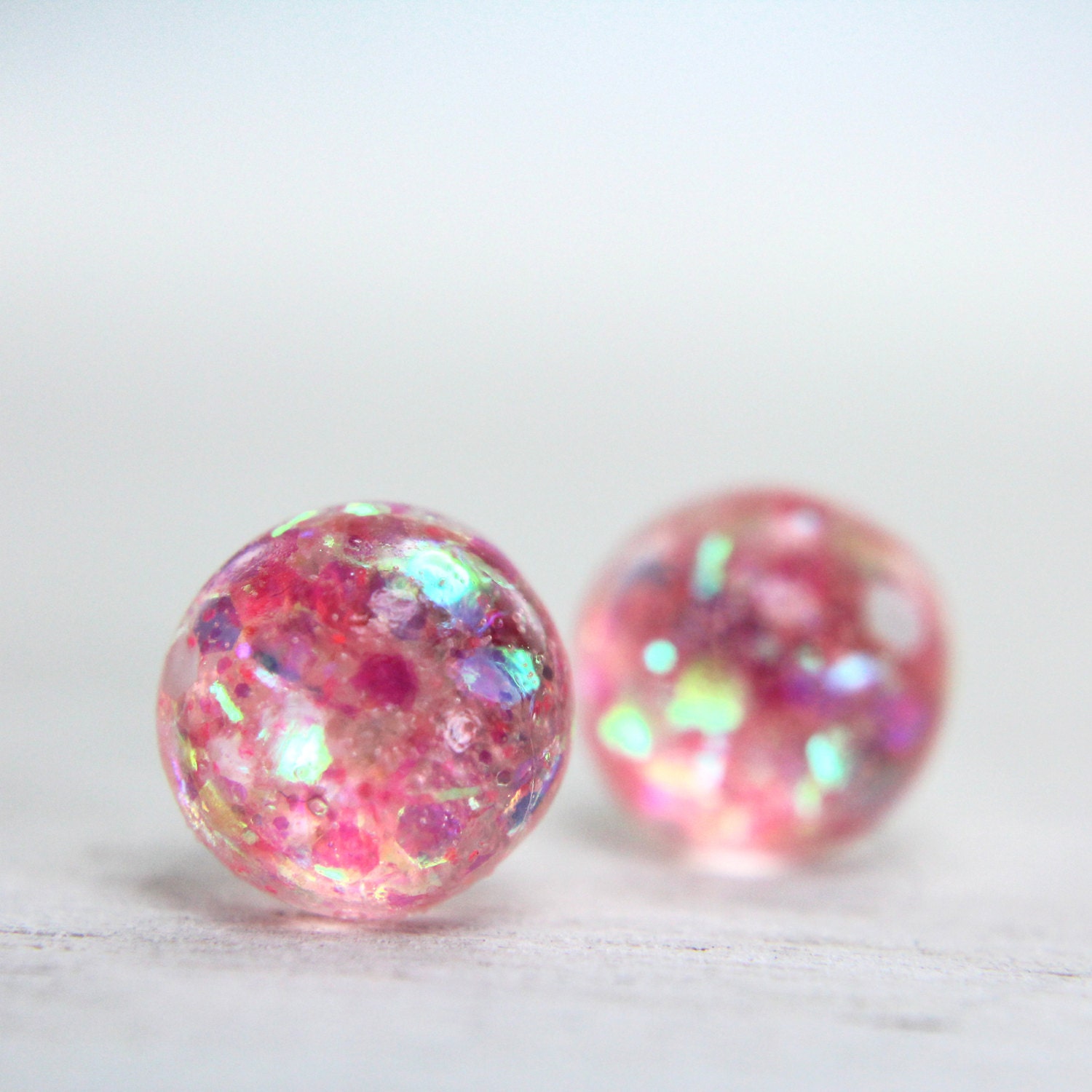 globe earrings in flamingo pink sparkles - 8mm - round resin glitter earrings