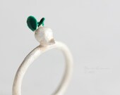 Radish Ring Green Leaves Dark Emerald and White OOAK T14