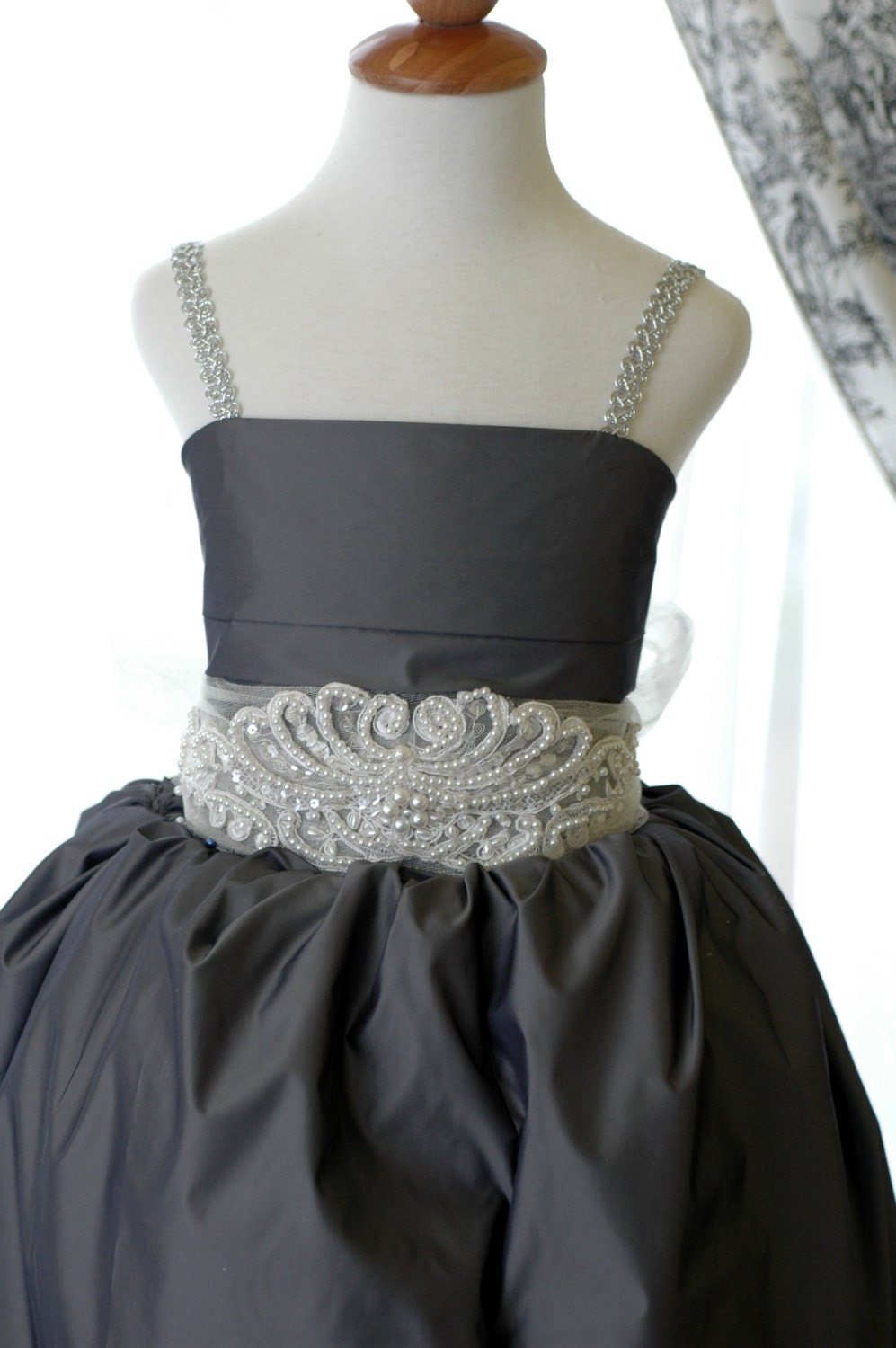 Raw silk grey flower girl dress wit a pearl bridal sash. Silver straps dress for a girl, flowergirl dress, wedding gown