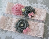Pink and gray wedding garter, bridal garter set. Fabric flower bridal garter Shabby chic vintage style garter set