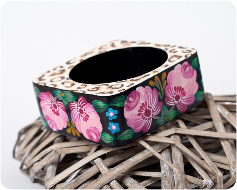 Rose Giungla bracelet. Hand Painted Jewelry. Safari Flowers Lace Bangle Bracelet. Floral fashion. Bright colors. Square and slim