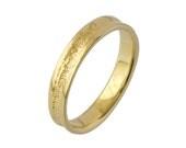 Men's Concave Hammered Wedding Band in 14k Yellow Gold