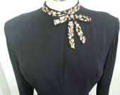 Classy black 1940s jacket with flower embroidery at collar