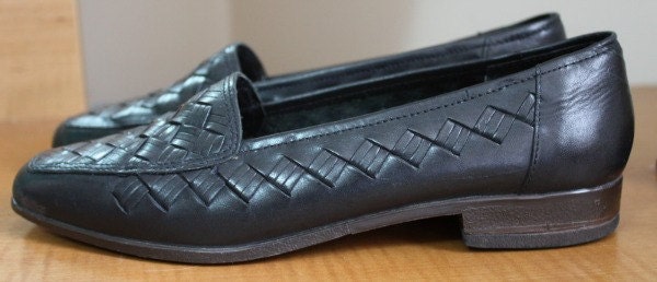 Vintage Black Woven Leather Loafers. Size 7US