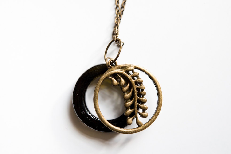 Round Merlot Wine Bottle Top With Round Brass Plant Charm - Charm City Collection