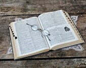 Antique Dictionary - 1947 Webster's Collegiate Dictionary - 1,174 Pages
