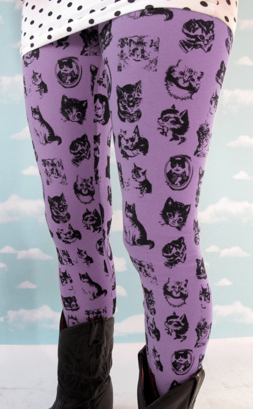 Violet Kitty Leggings. L
