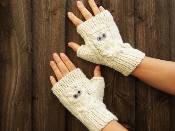 Creamy White Owl Fingerless Mittens in Wool Alpaca