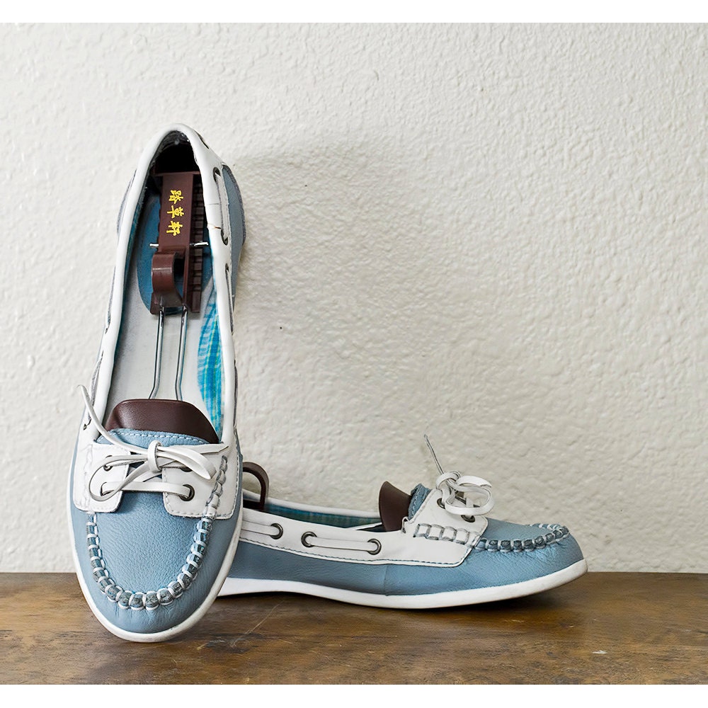 Leather Moccasins / 1990s Blue and White Flats / Shoe Size 8