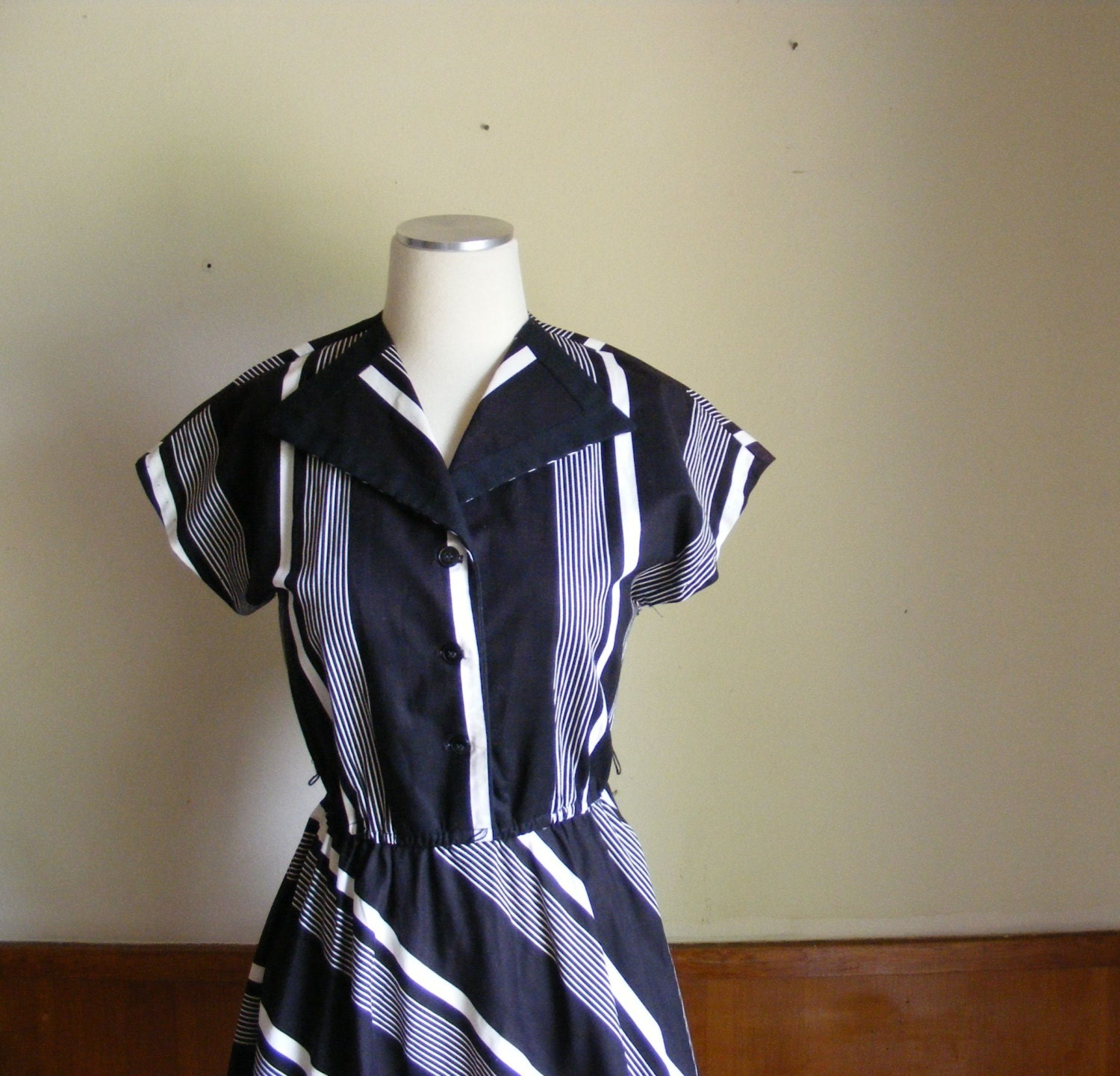 80s dress retro black white striped 50s style shirtwaist XS