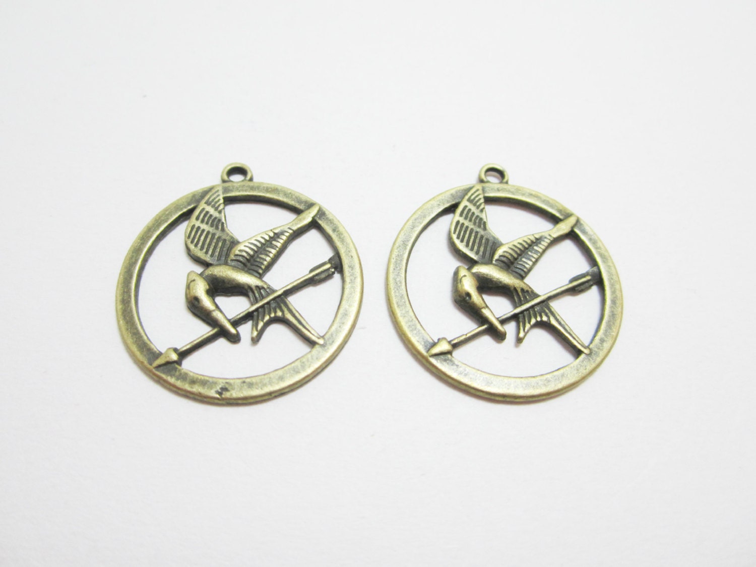 2 Bronze Mocking Jay Bird and Arrow Round Charm Pendants 4270