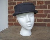 1950s hat / 50s pillbox hat / 1950s Navy Blues Tilt hat