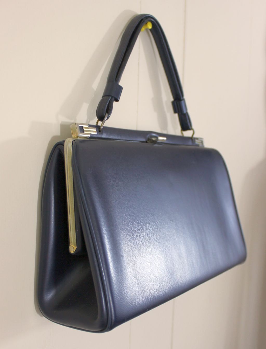 ViNtAgE 50s bag nautical navy blue PATENT LEATHER box KELLY purse retro handbag // a201
