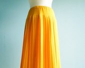 Vintage maxi pleated skirt / bright yellow / maxi long / medium