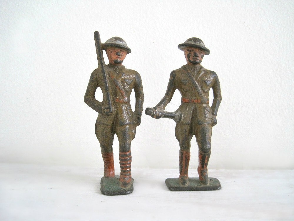 Vintage Cast Iron Toy Soldiers - Grey Iron