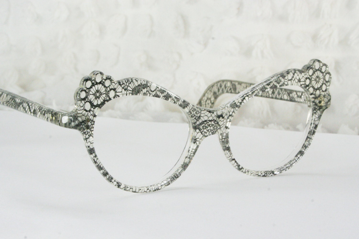 Vintage 1950's Cat Eye Eyeglasses Black Chantilly Lace Inlay Clear Carved Zyl Frame 48/20 Unad Optical Frame England