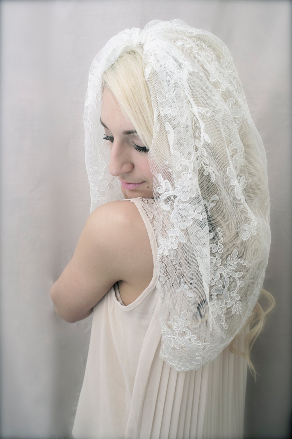 Sahlia Bridal Mid Length Lace Veil