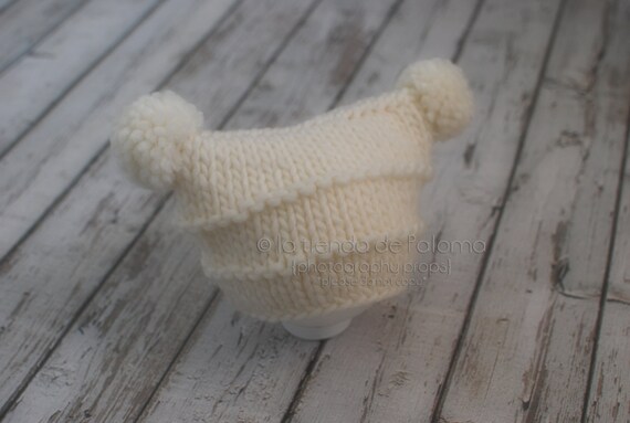ON SALE - Knitted baby hat - Knitted pompom hat - Baby Photo Prop - Newborn Photo Prop - Made to order